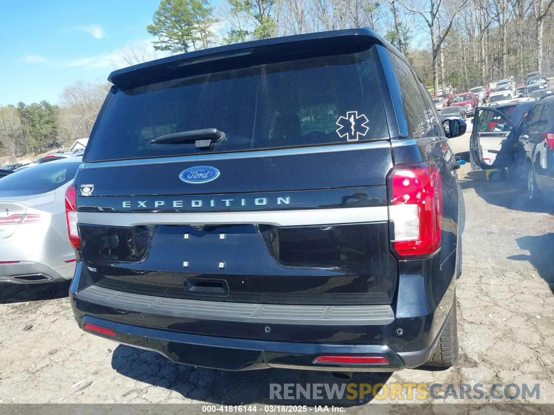 16 Photograph of a damaged car 1FMJU1J80REA39864 FORD EXPEDITION 2024