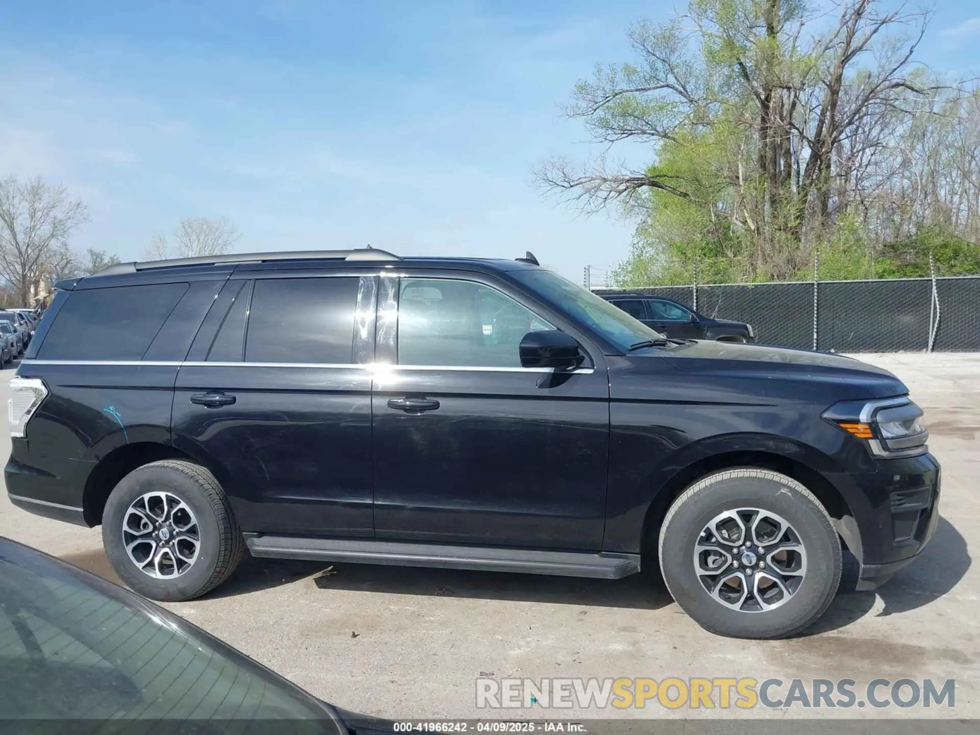 13 Photograph of a damaged car 1FMJU1J85REA08710 FORD EXPEDITION 2024
