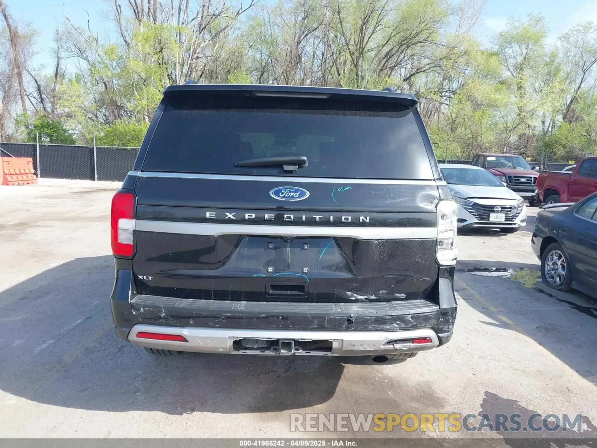 16 Photograph of a damaged car 1FMJU1J85REA08710 FORD EXPEDITION 2024