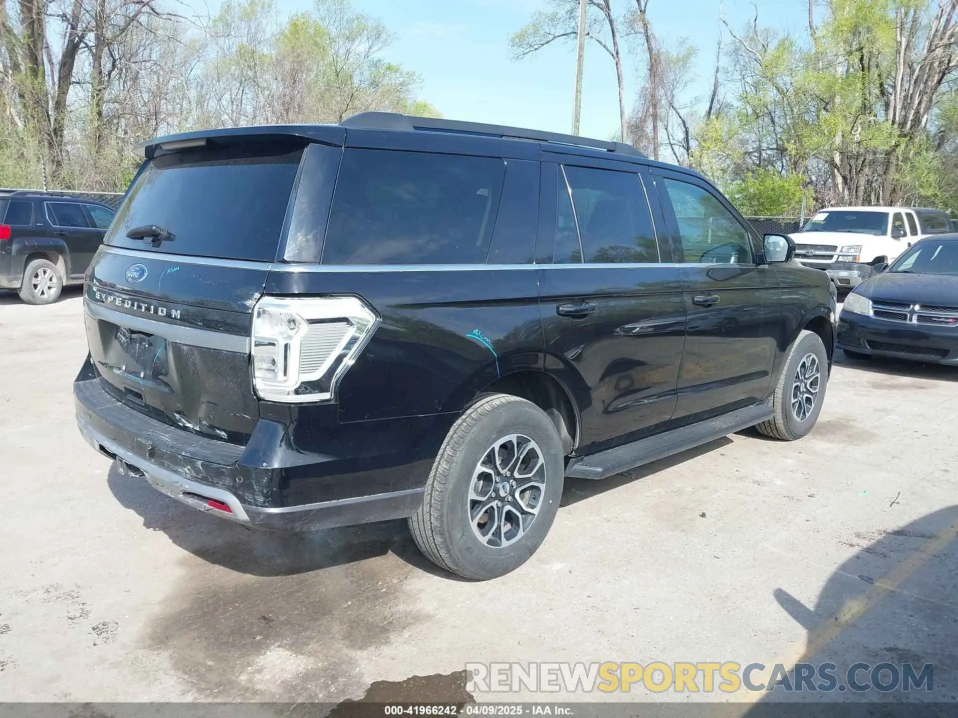4 Photograph of a damaged car 1FMJU1J85REA08710 FORD EXPEDITION 2024