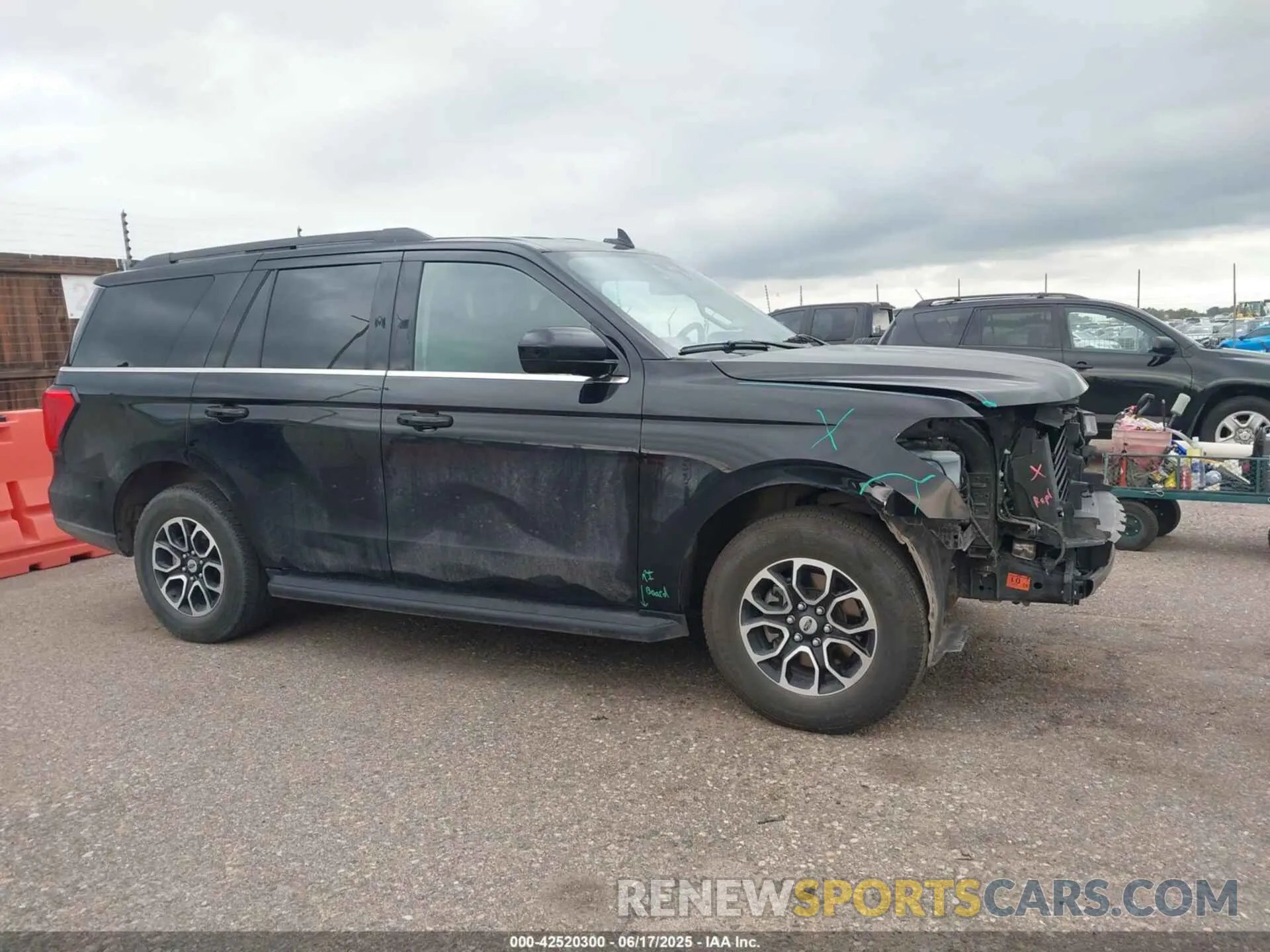 14 Photograph of a damaged car 1FMJU1J85REA09324 FORD EXPEDITION 2024
