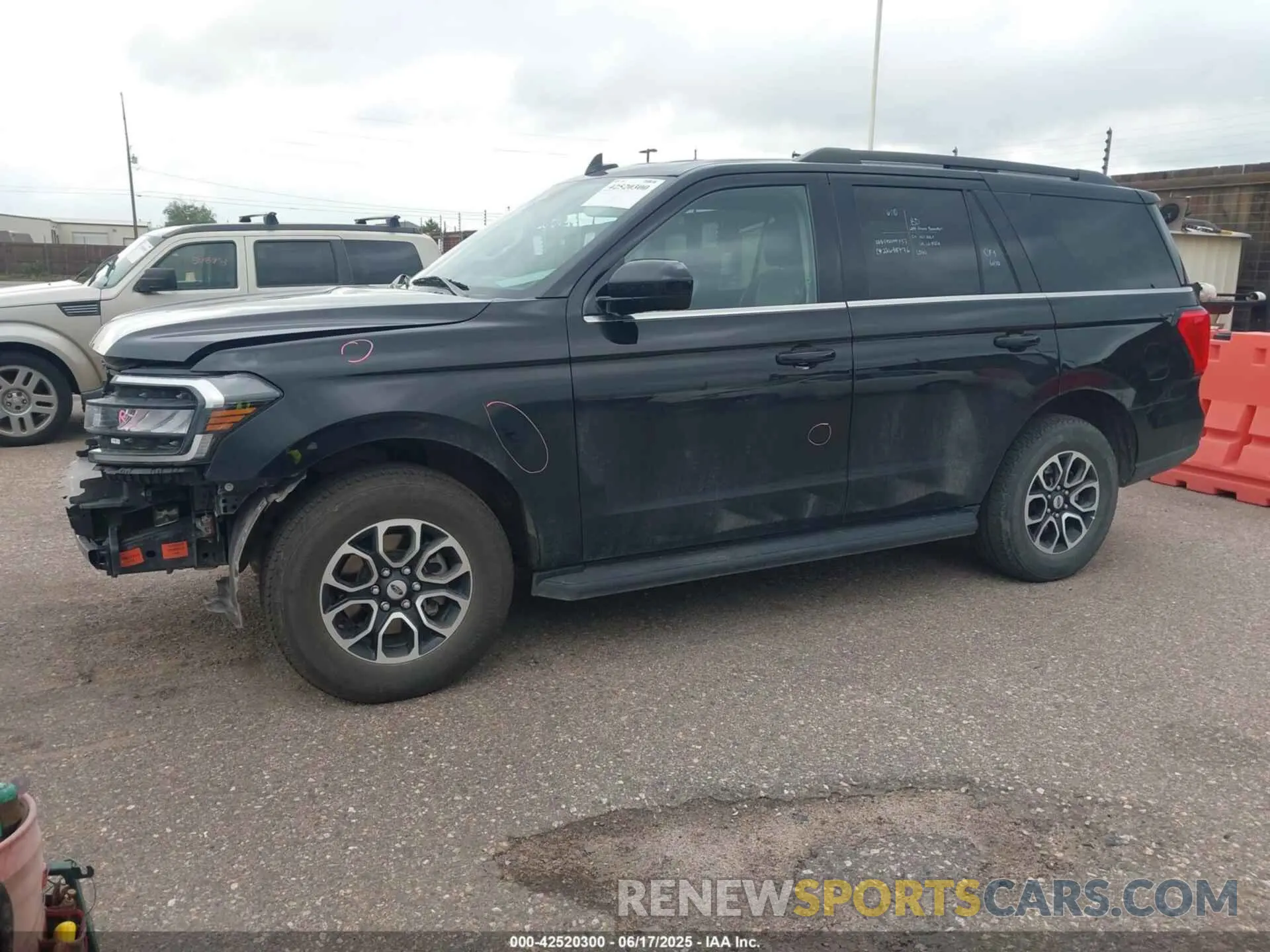 2 Photograph of a damaged car 1FMJU1J85REA09324 FORD EXPEDITION 2024