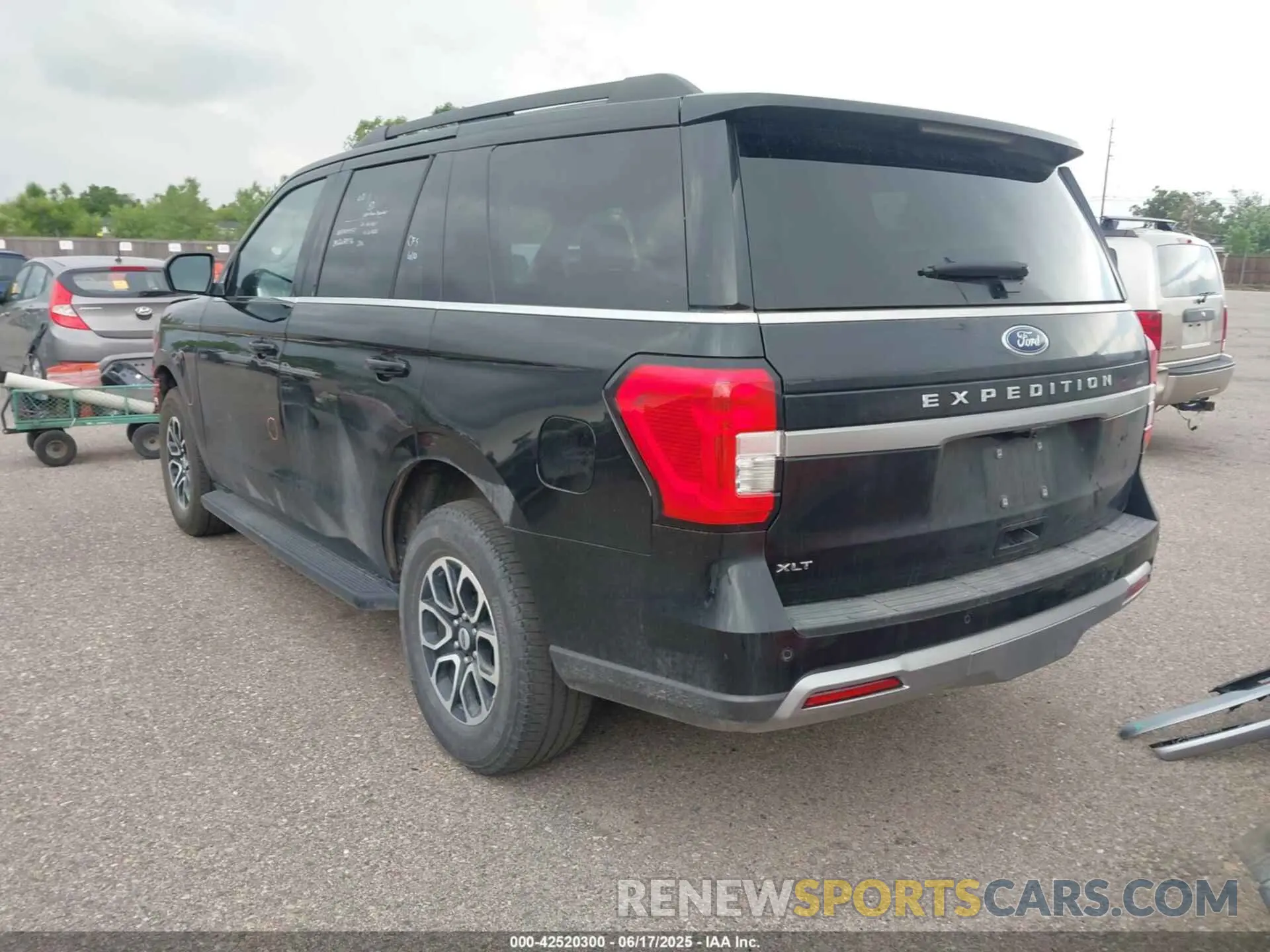 3 Photograph of a damaged car 1FMJU1J85REA09324 FORD EXPEDITION 2024