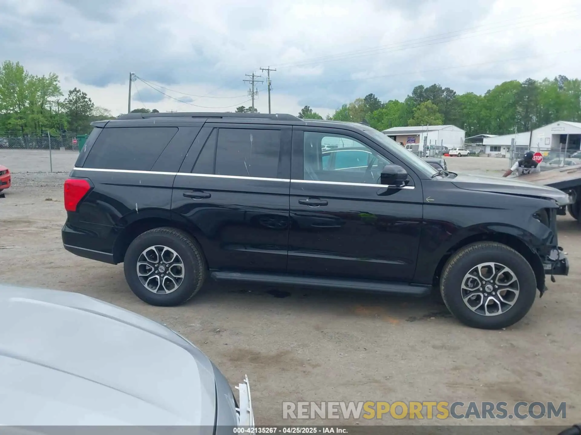 13 Photograph of a damaged car 1FMJU1J86REA25838 FORD EXPEDITION 2024