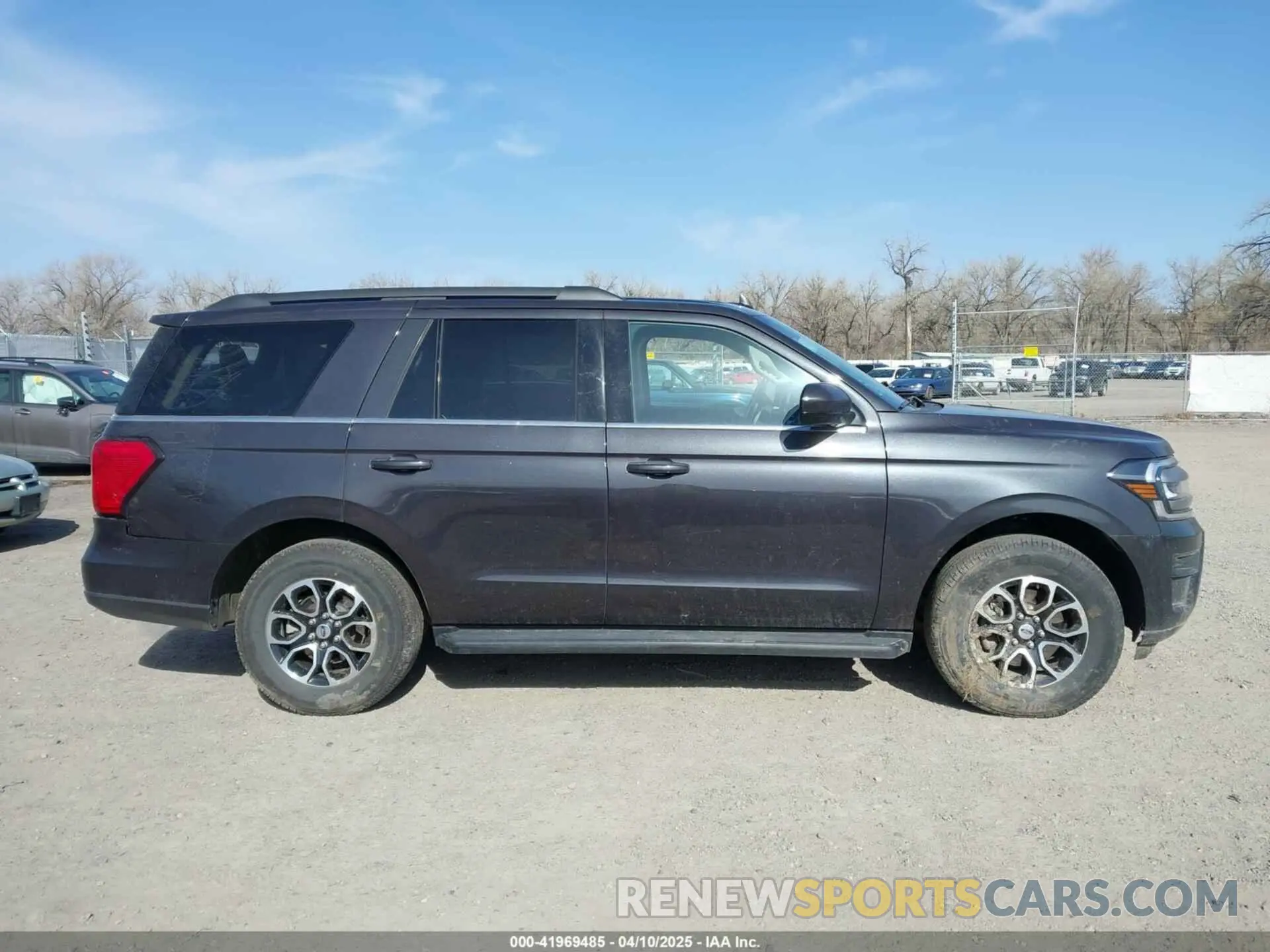 13 Photograph of a damaged car 1FMJU1J87REA18297 FORD EXPEDITION 2024