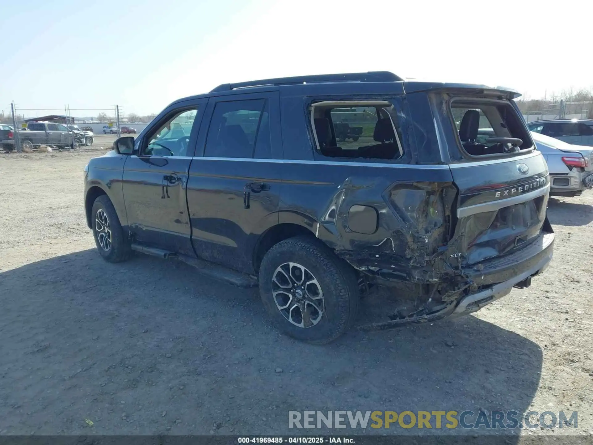3 Photograph of a damaged car 1FMJU1J87REA18297 FORD EXPEDITION 2024
