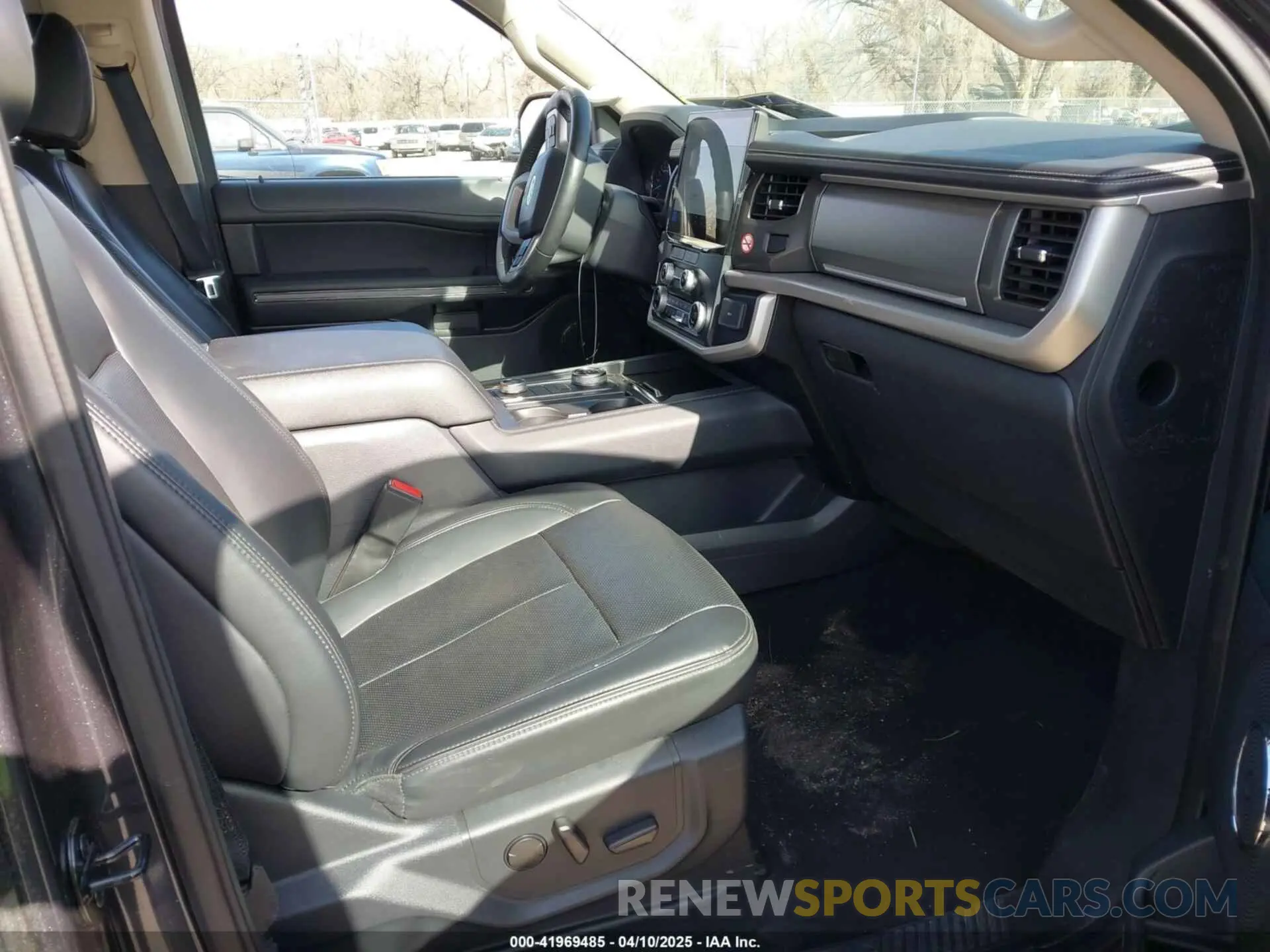 5 Photograph of a damaged car 1FMJU1J87REA18297 FORD EXPEDITION 2024