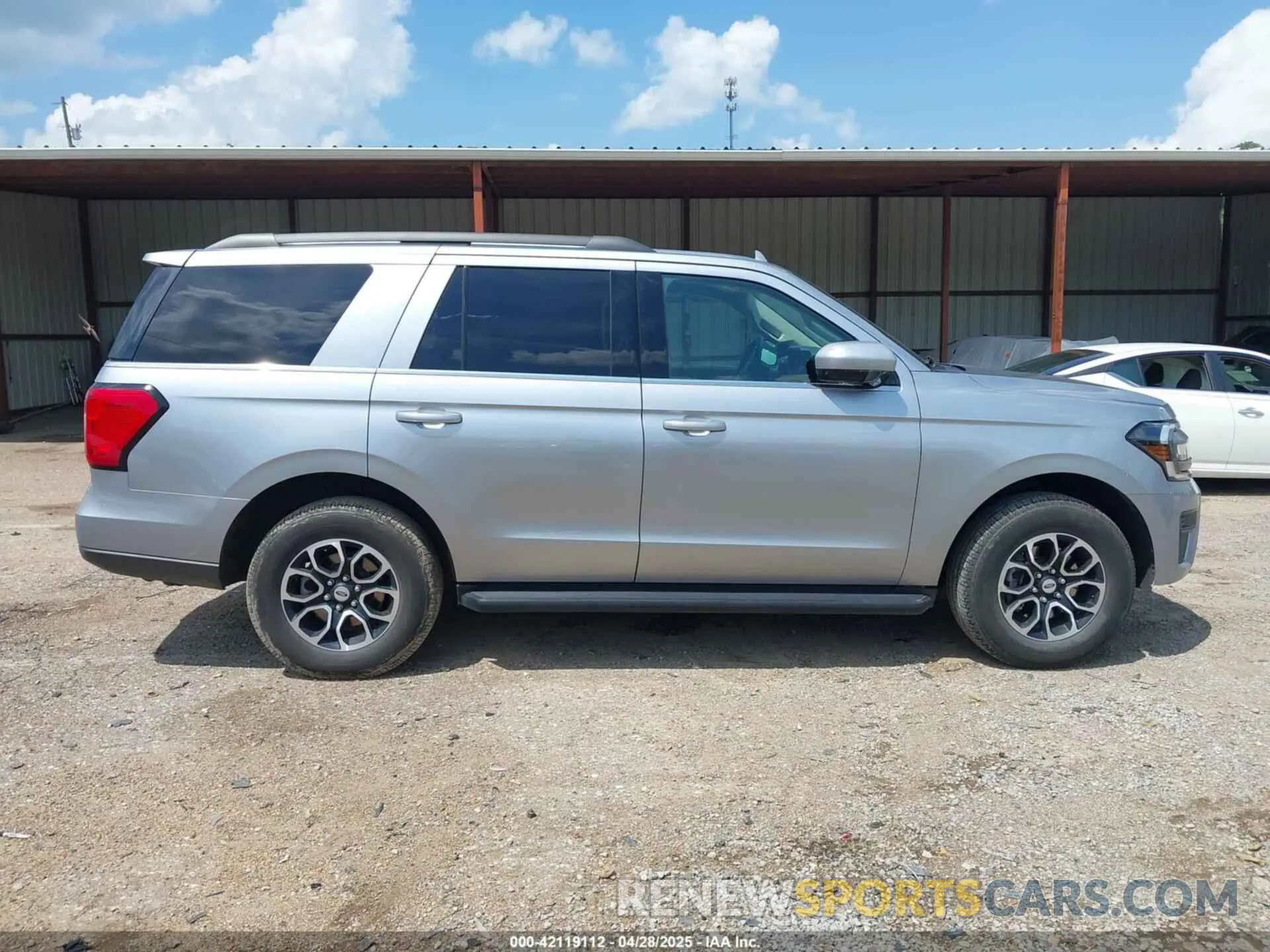 13 Photograph of a damaged car 1FMJU1J89REA25669 FORD EXPEDITION 2024