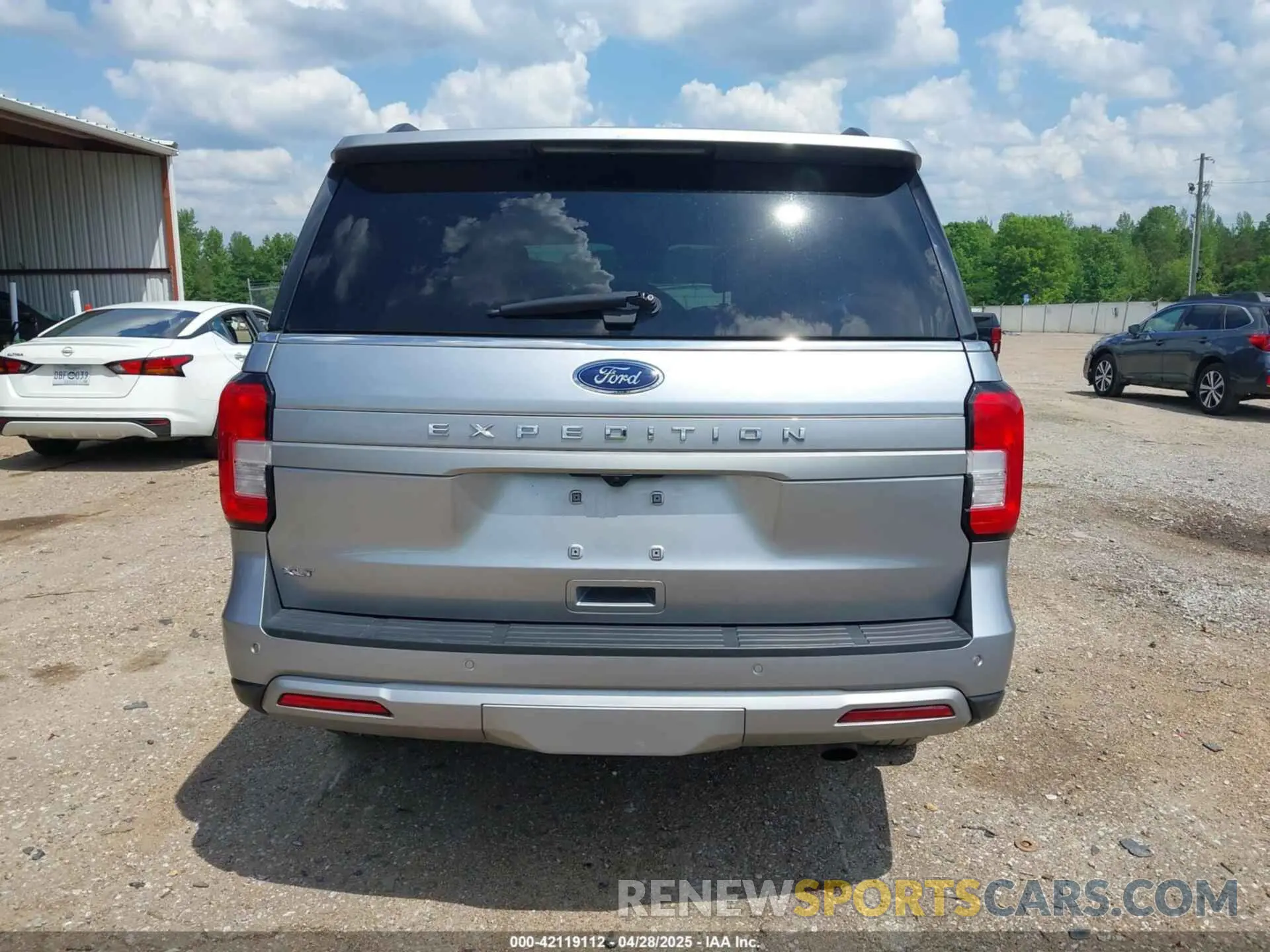 16 Photograph of a damaged car 1FMJU1J89REA25669 FORD EXPEDITION 2024
