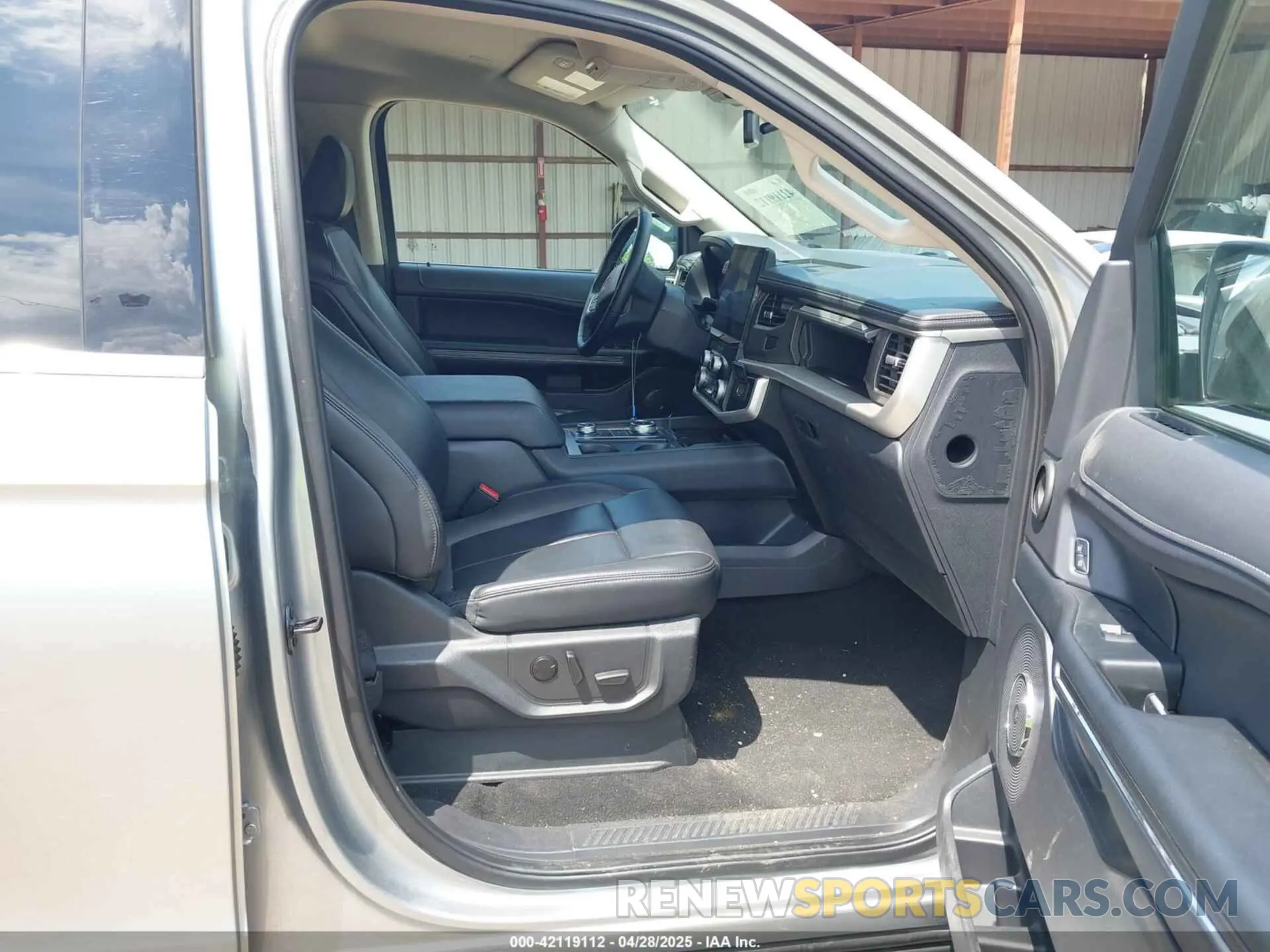 5 Photograph of a damaged car 1FMJU1J89REA25669 FORD EXPEDITION 2024