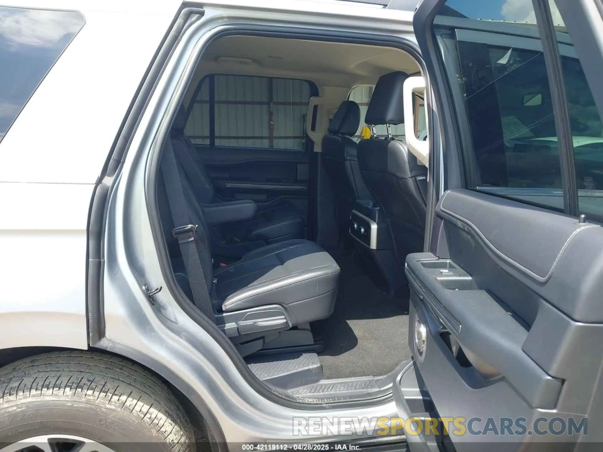 8 Photograph of a damaged car 1FMJU1J89REA25669 FORD EXPEDITION 2024