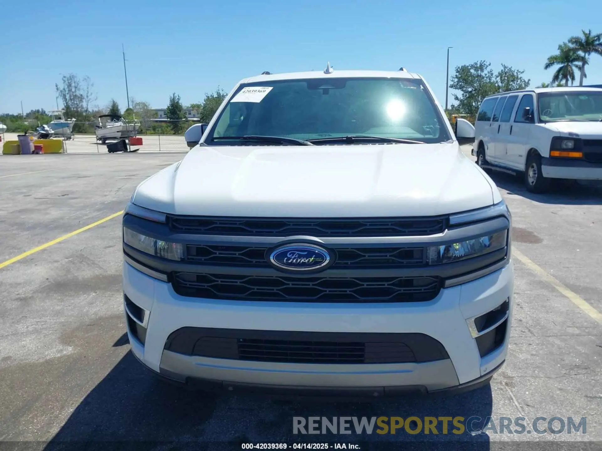 12 Photograph of a damaged car 1FMJU1K85REA10326 FORD EXPEDITION 2024