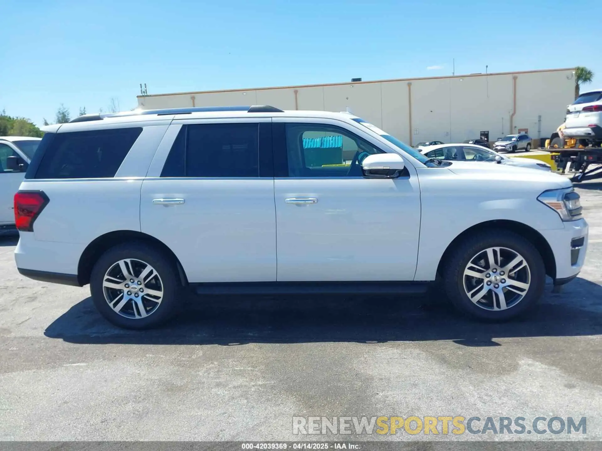 13 Photograph of a damaged car 1FMJU1K85REA10326 FORD EXPEDITION 2024