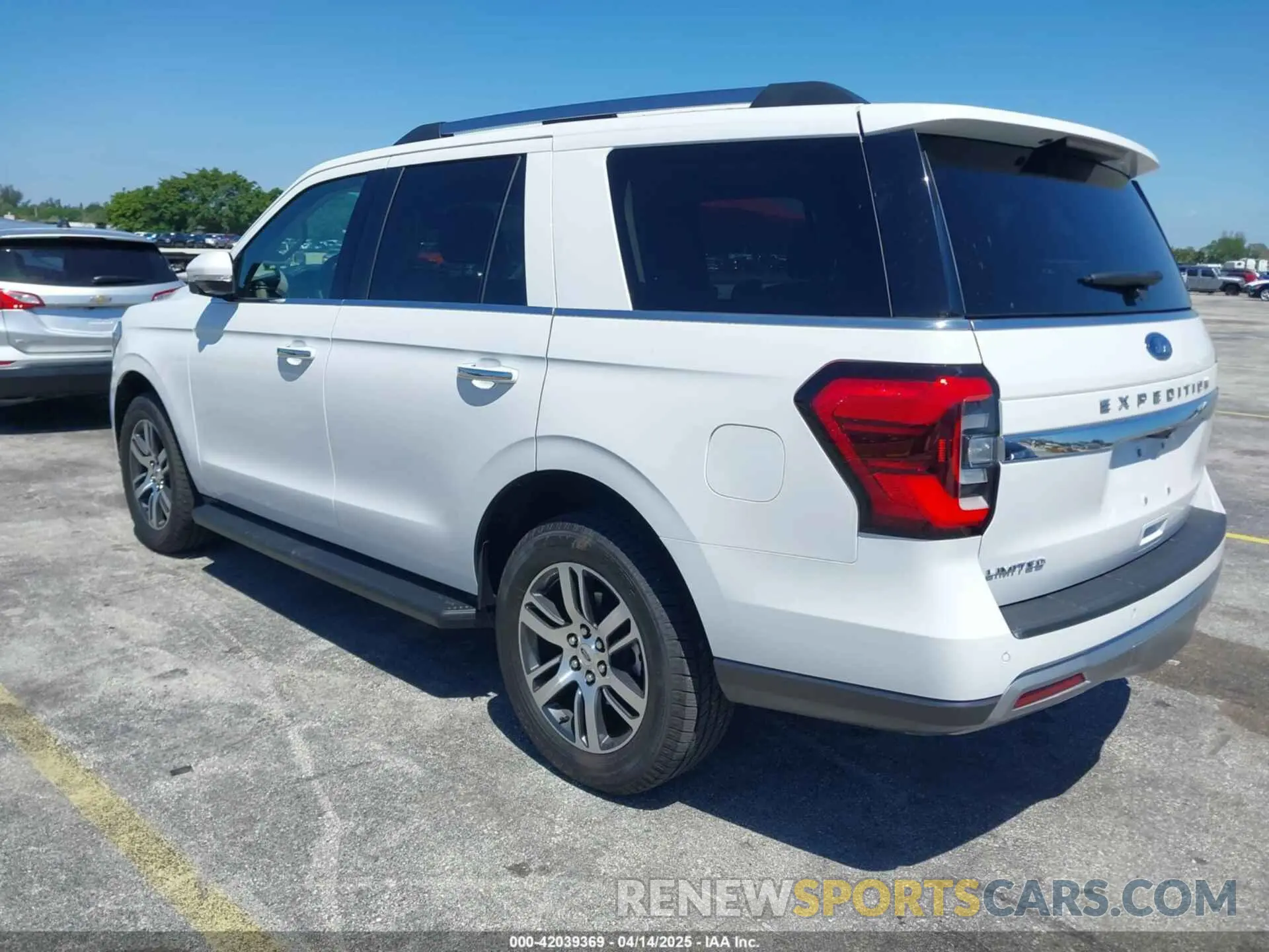 3 Photograph of a damaged car 1FMJU1K85REA10326 FORD EXPEDITION 2024