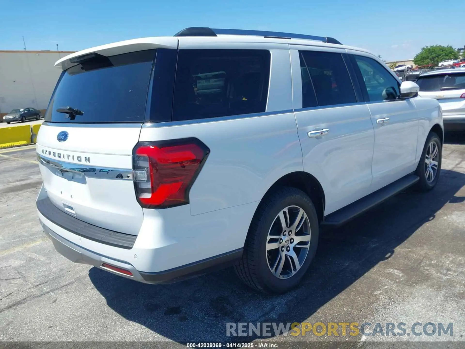 4 Photograph of a damaged car 1FMJU1K85REA10326 FORD EXPEDITION 2024