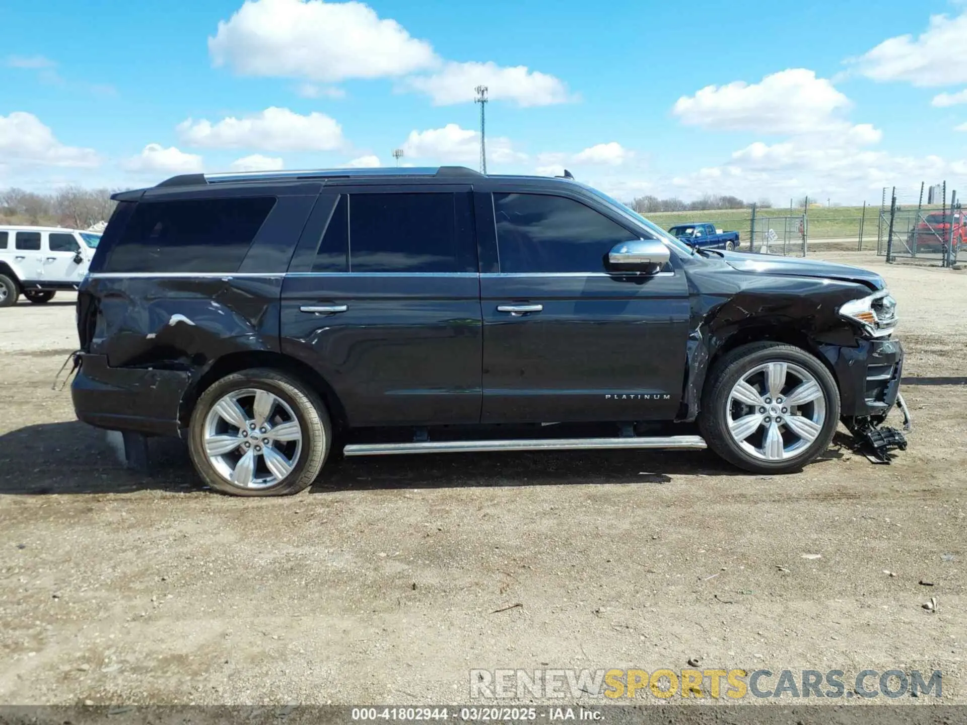 14 Photograph of a damaged car 1FMJU1M8XREA69417 FORD EXPEDITION 2024
