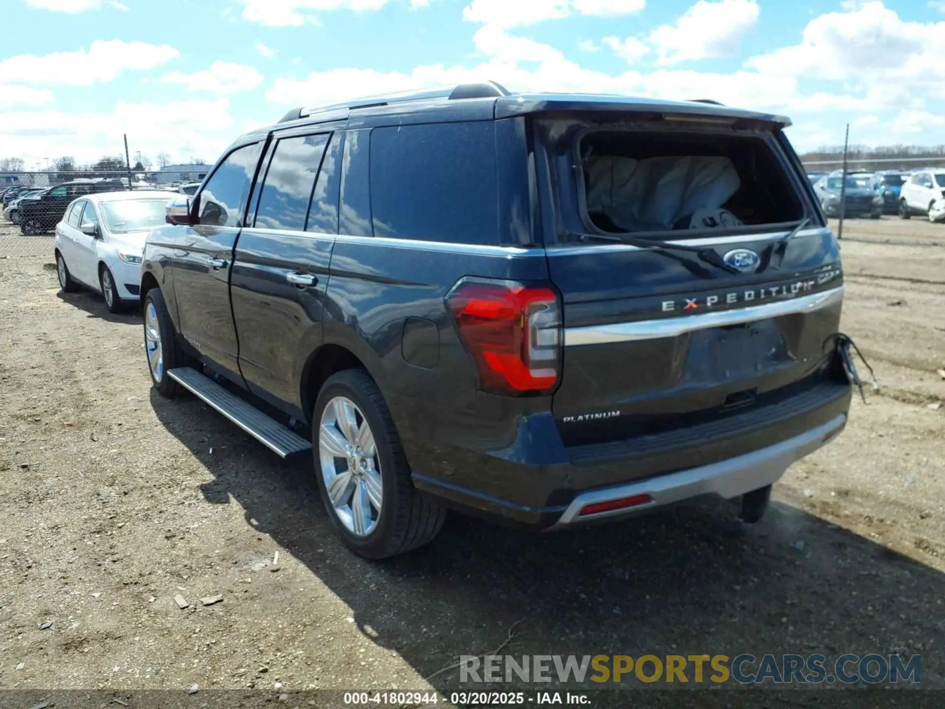 3 Photograph of a damaged car 1FMJU1M8XREA69417 FORD EXPEDITION 2024