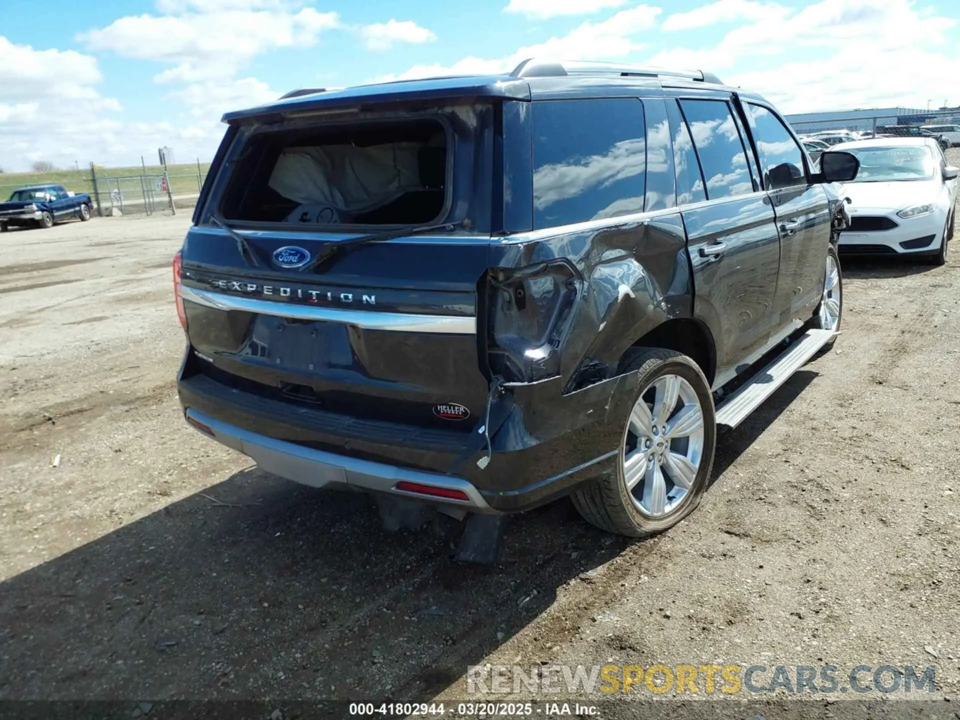 4 Photograph of a damaged car 1FMJU1M8XREA69417 FORD EXPEDITION 2024