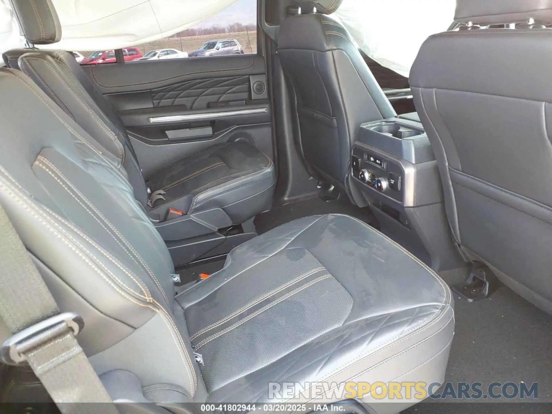 8 Photograph of a damaged car 1FMJU1M8XREA69417 FORD EXPEDITION 2024