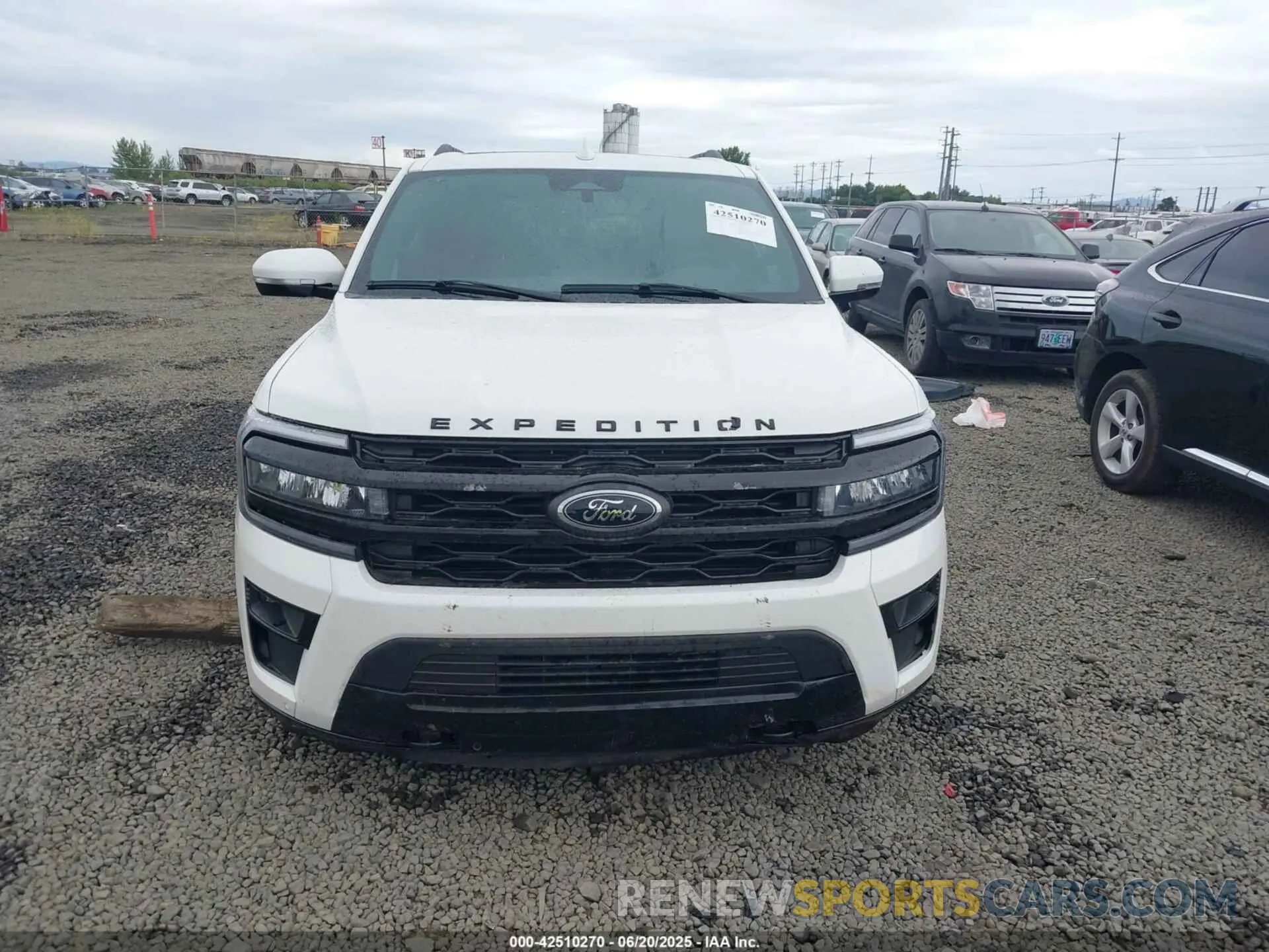 12 Photograph of a damaged car 1FMJU2A81REA69753 FORD EXPEDITION 2024