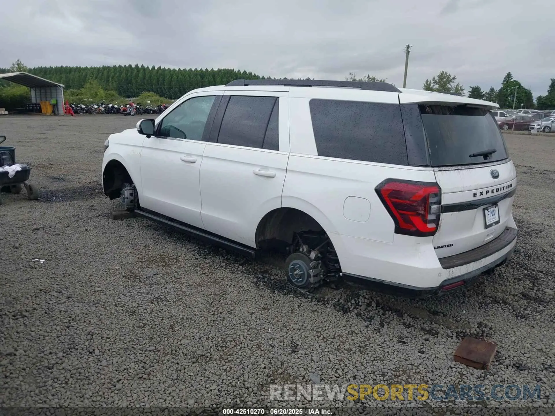 3 Photograph of a damaged car 1FMJU2A81REA69753 FORD EXPEDITION 2024