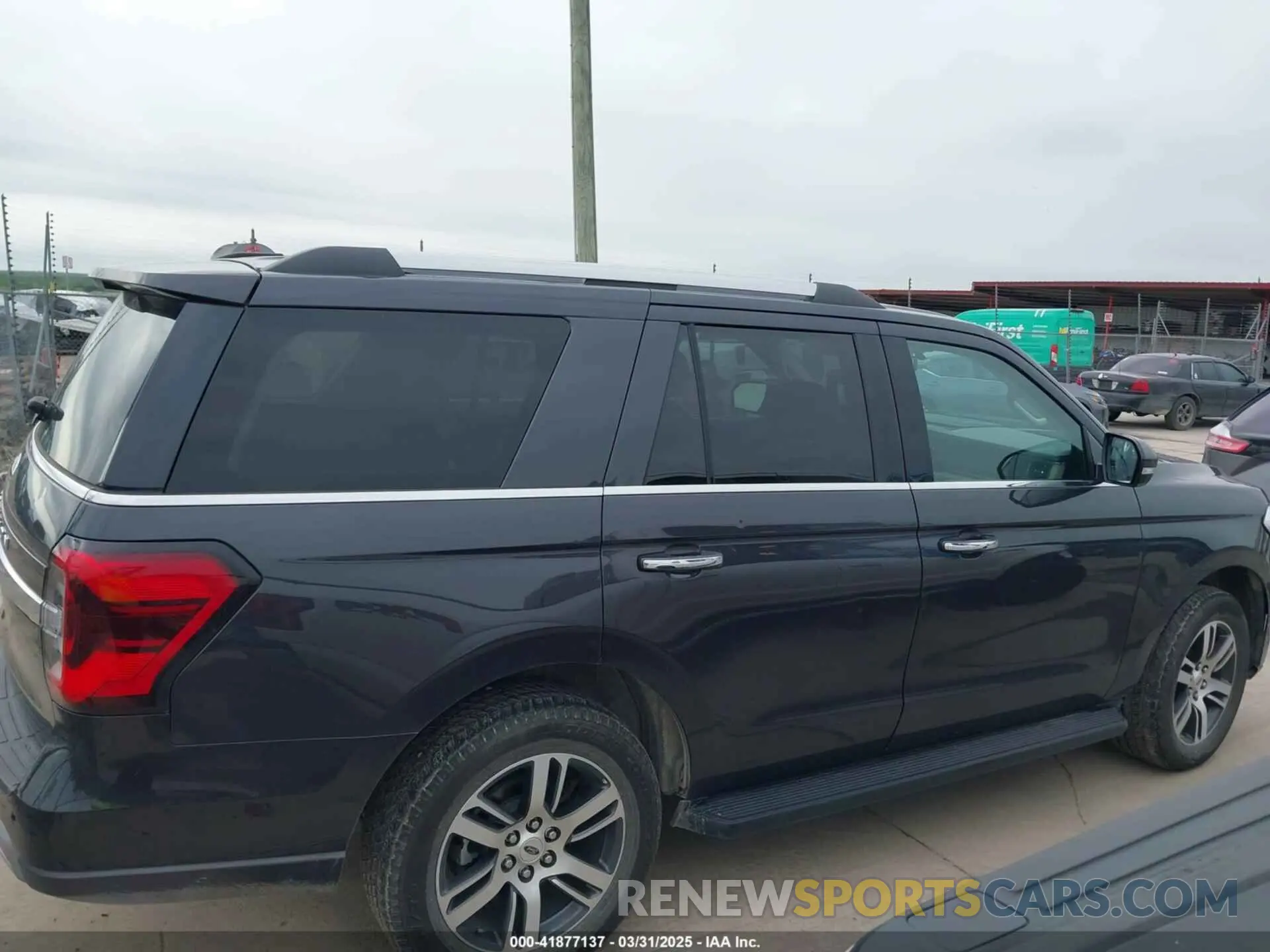 13 Photograph of a damaged car 1FMJU2A87REA45005 FORD EXPEDITION 2024