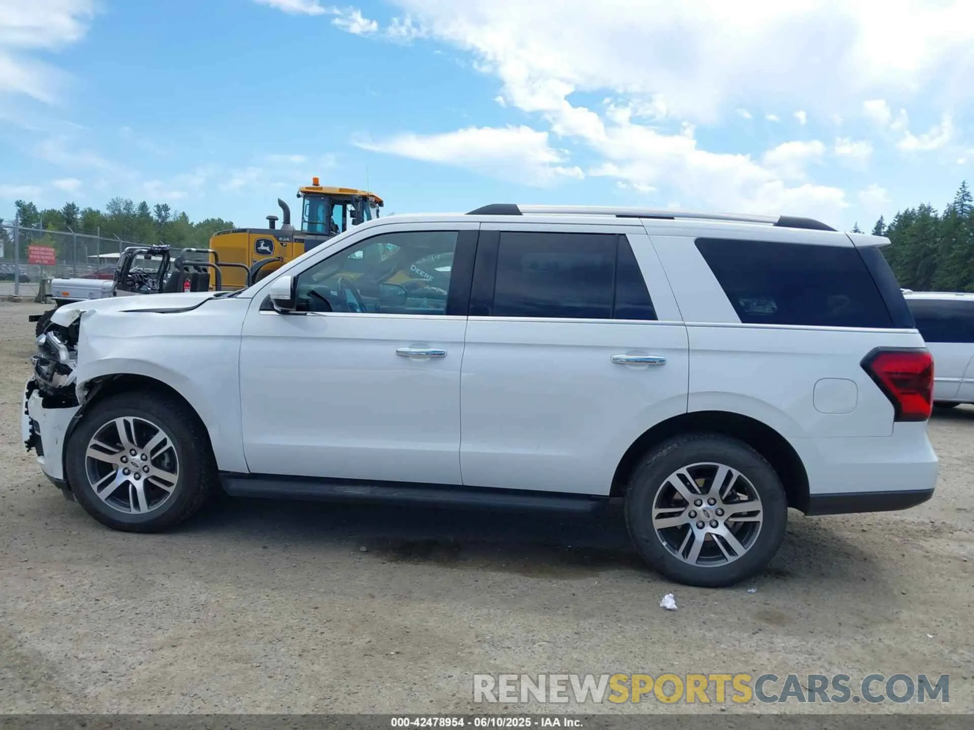 14 Photograph of a damaged car 1FMJU2A88REA35566 FORD EXPEDITION 2024