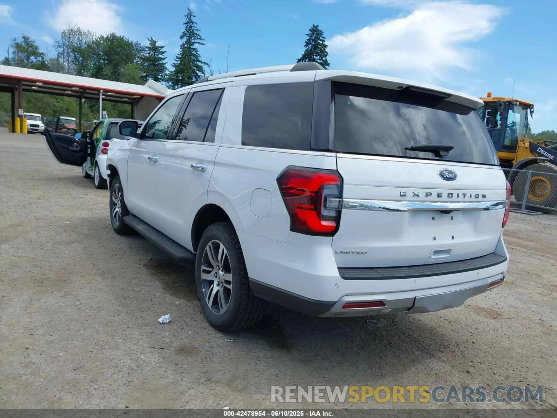 3 Photograph of a damaged car 1FMJU2A88REA35566 FORD EXPEDITION 2024