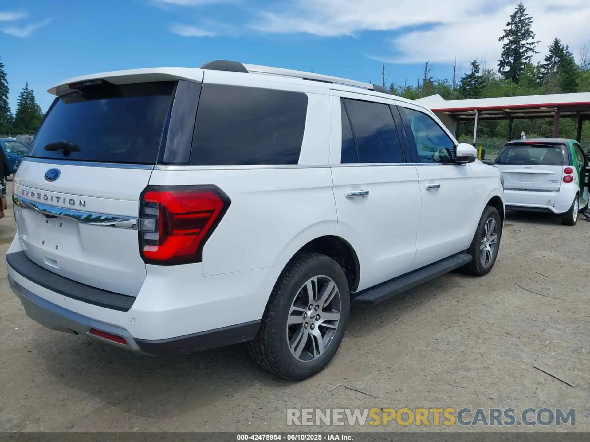 4 Photograph of a damaged car 1FMJU2A88REA35566 FORD EXPEDITION 2024
