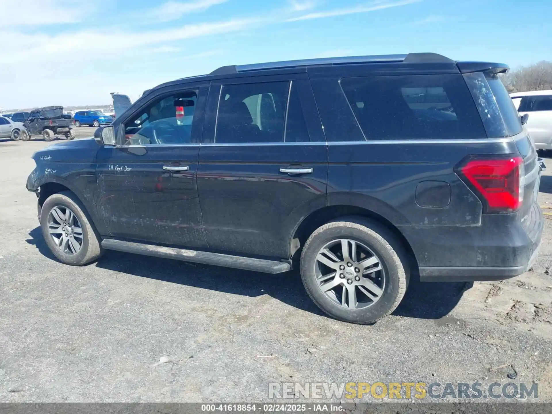 15 Photograph of a damaged car 1FMJU2A8XREA09325 FORD EXPEDITION 2024