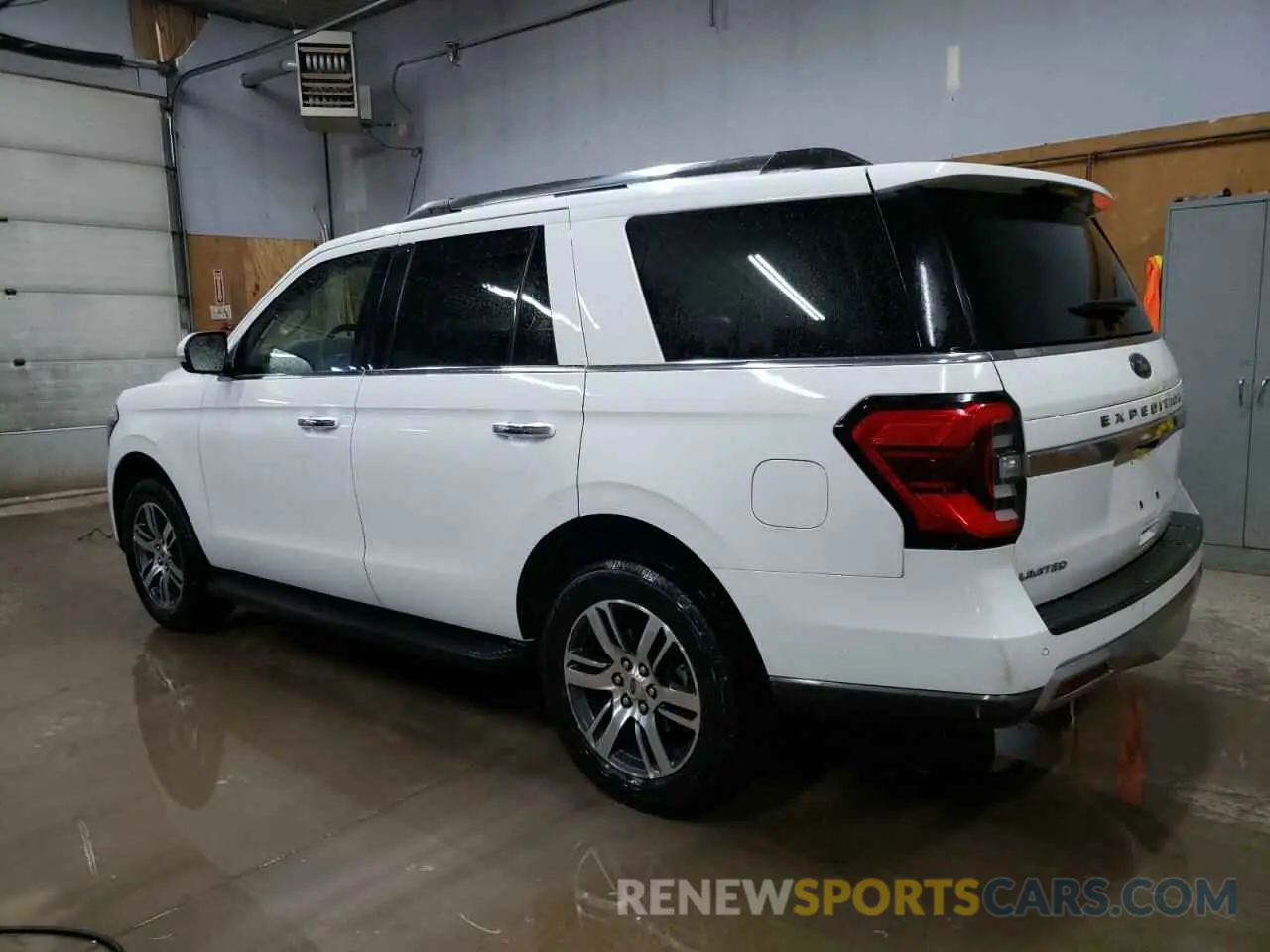2 Photograph of a damaged car 1FMJU2A8XREA65801 FORD EXPEDITION 2024