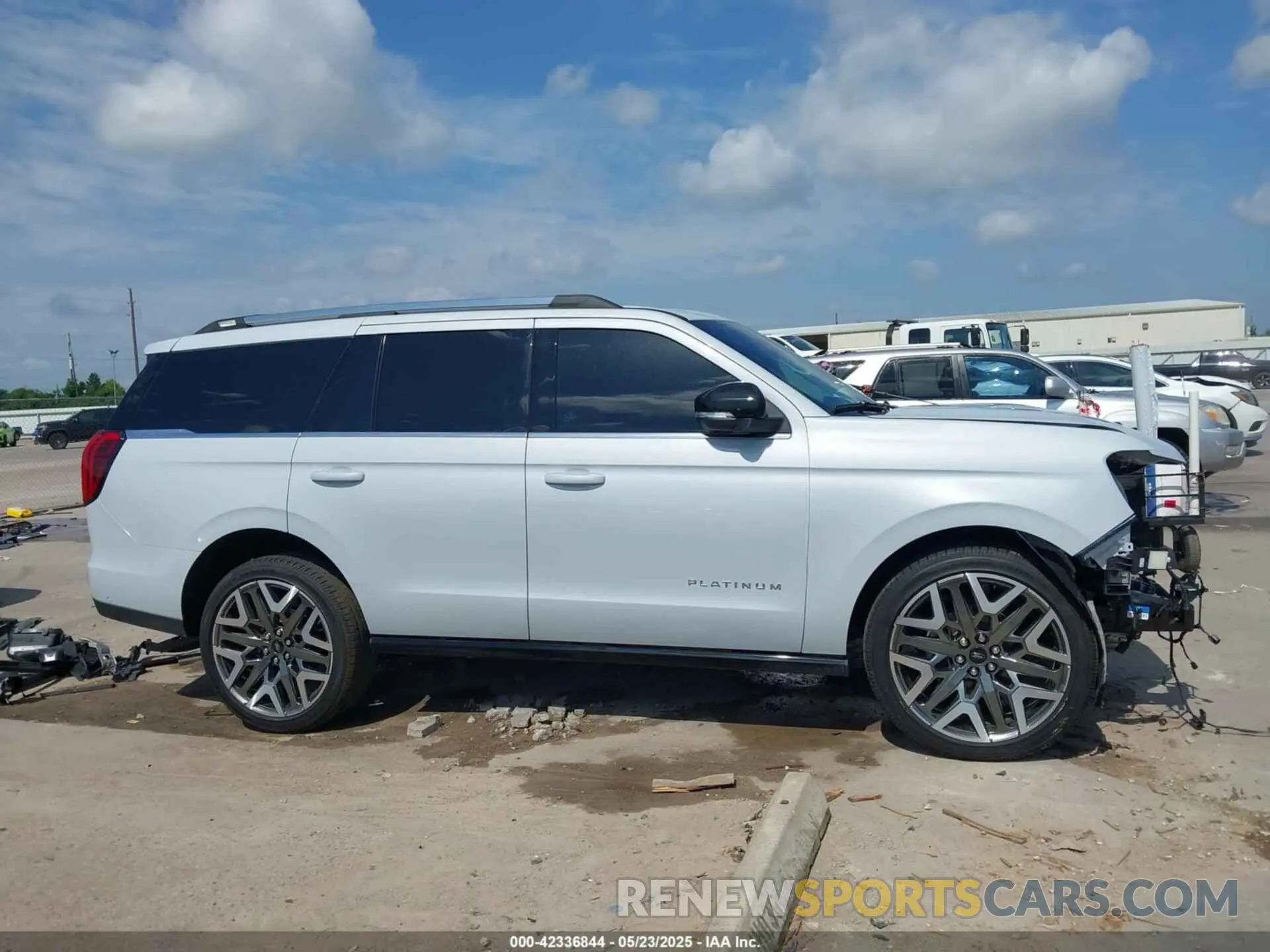 14 Photograph of a damaged car 1FMJU1MG1SEA13900 FORD EXPEDITION 2025