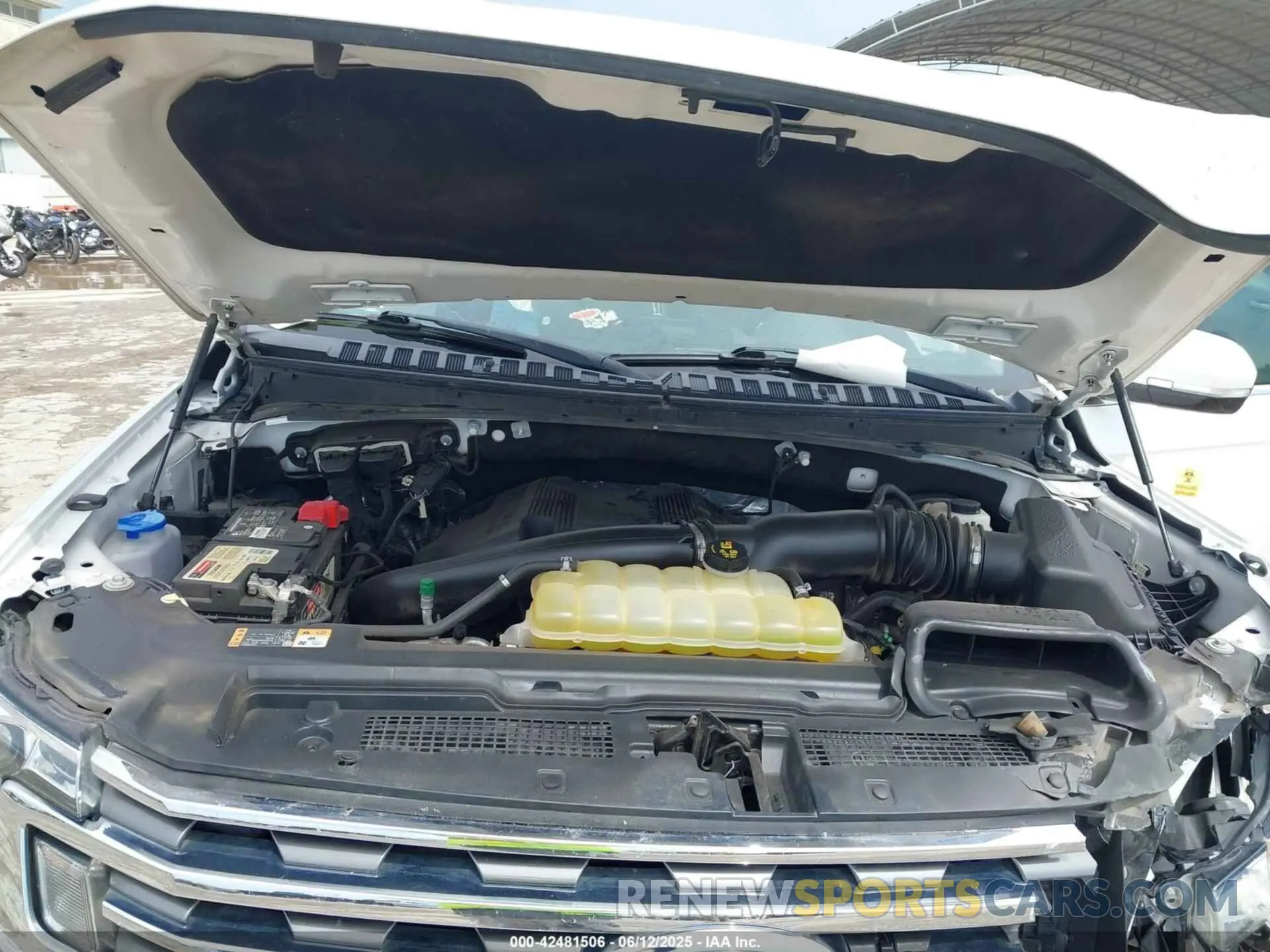 10 Photograph of a damaged car 1FMJK1HT0KEA16199 FORD EXPEDITION MAX 2019