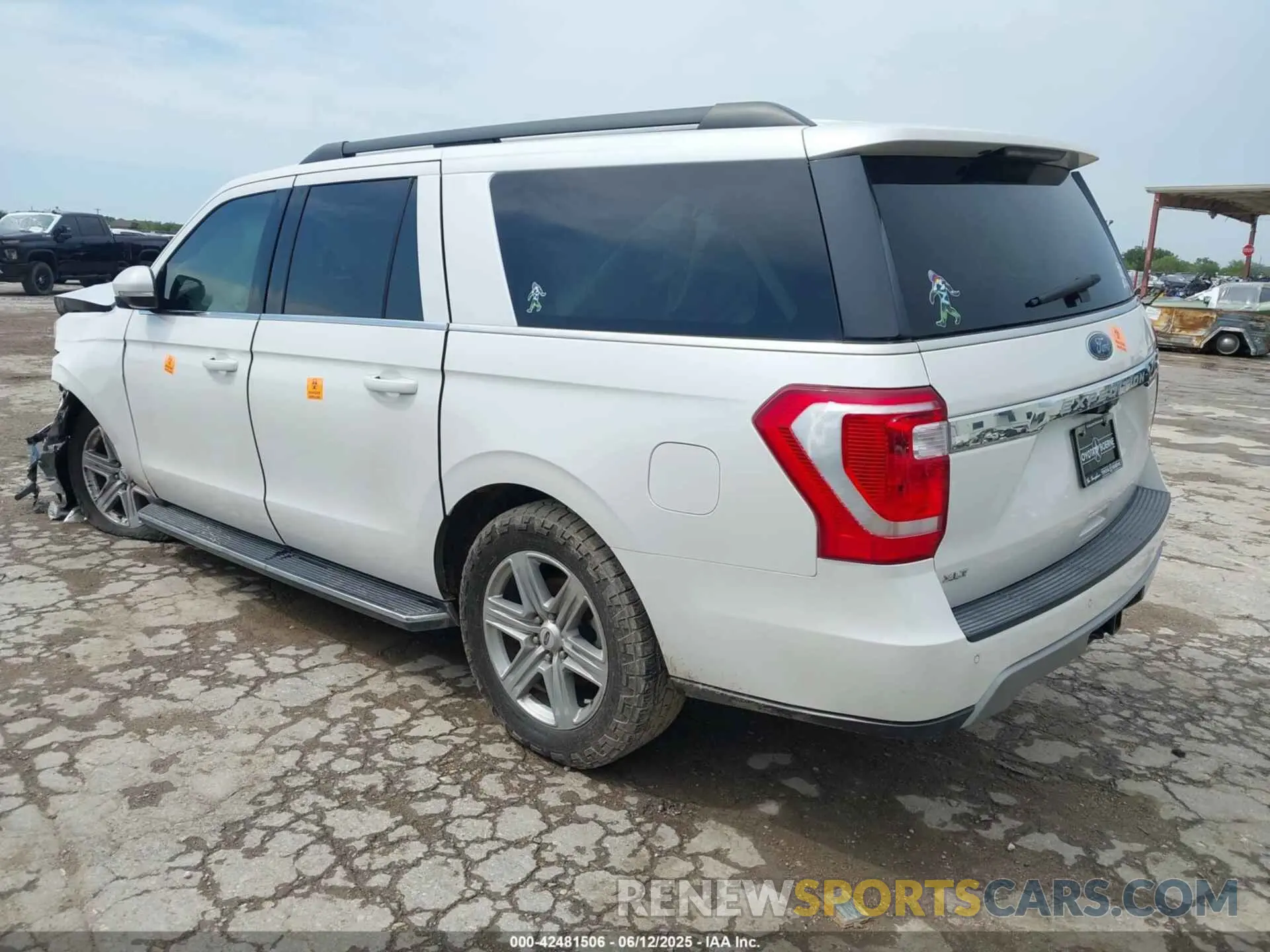 3 Photograph of a damaged car 1FMJK1HT0KEA16199 FORD EXPEDITION MAX 2019