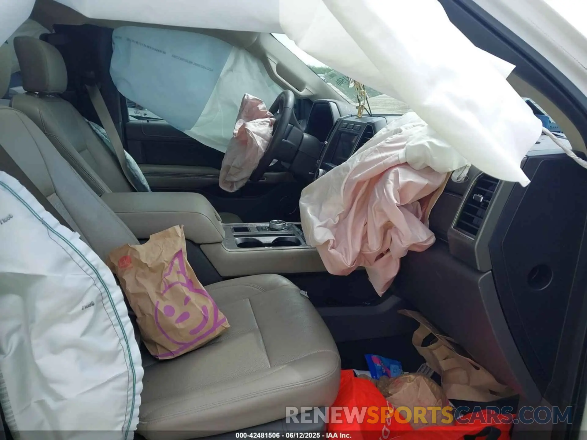 5 Photograph of a damaged car 1FMJK1HT0KEA16199 FORD EXPEDITION MAX 2019