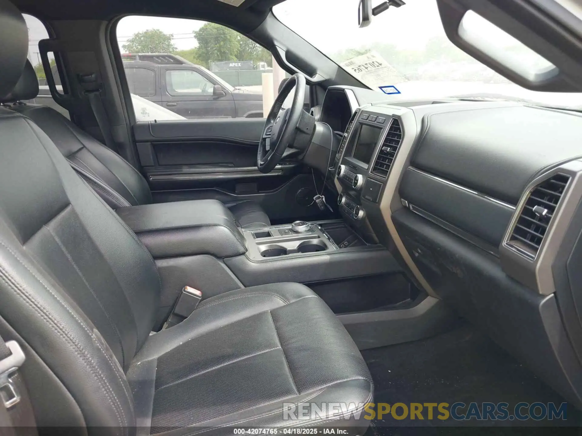 5 Photograph of a damaged car 1FMJK1HT1KEA13618 FORD EXPEDITION MAX 2019