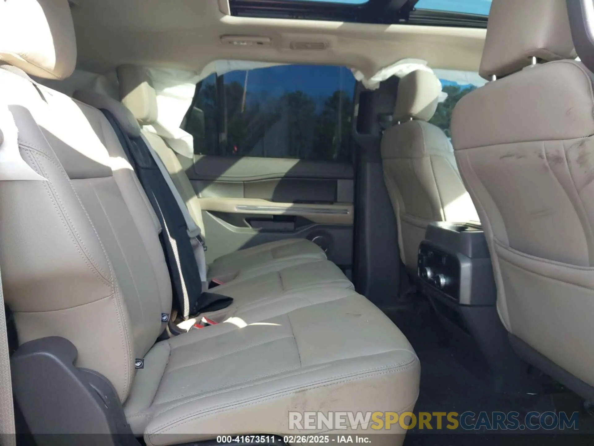 8 Photograph of a damaged car 1FMJK1HT3KEA11482 FORD EXPEDITION MAX 2019