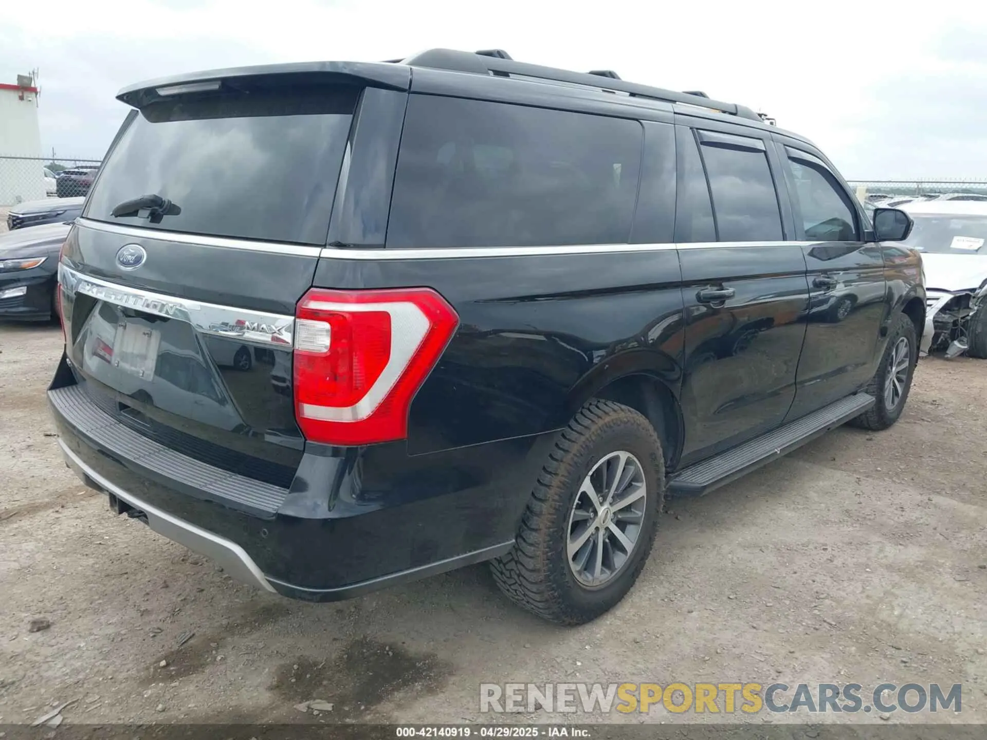 4 Photograph of a damaged car 1FMJK1HT6KEA58439 FORD EXPEDITION MAX 2019