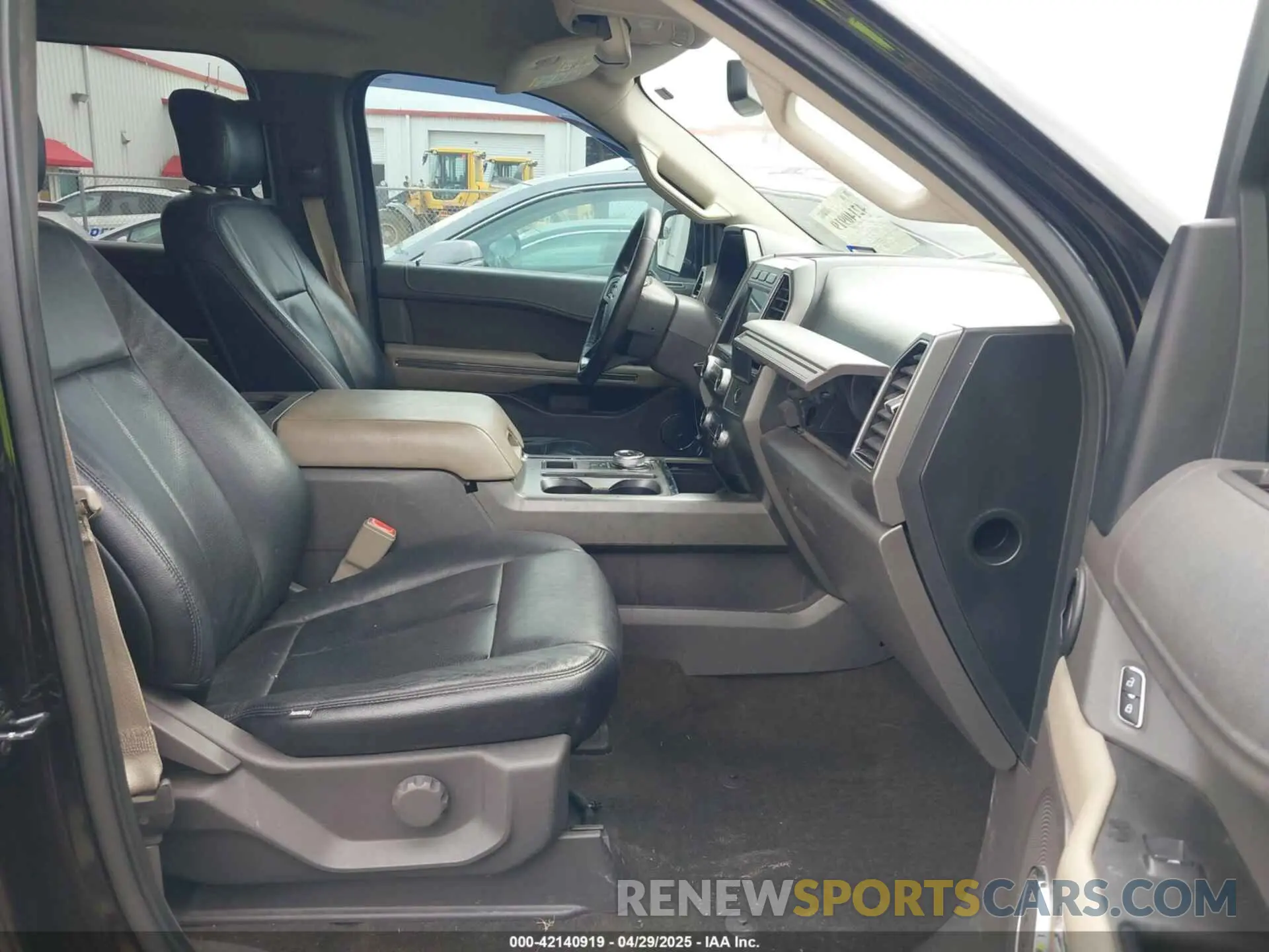 5 Photograph of a damaged car 1FMJK1HT6KEA58439 FORD EXPEDITION MAX 2019