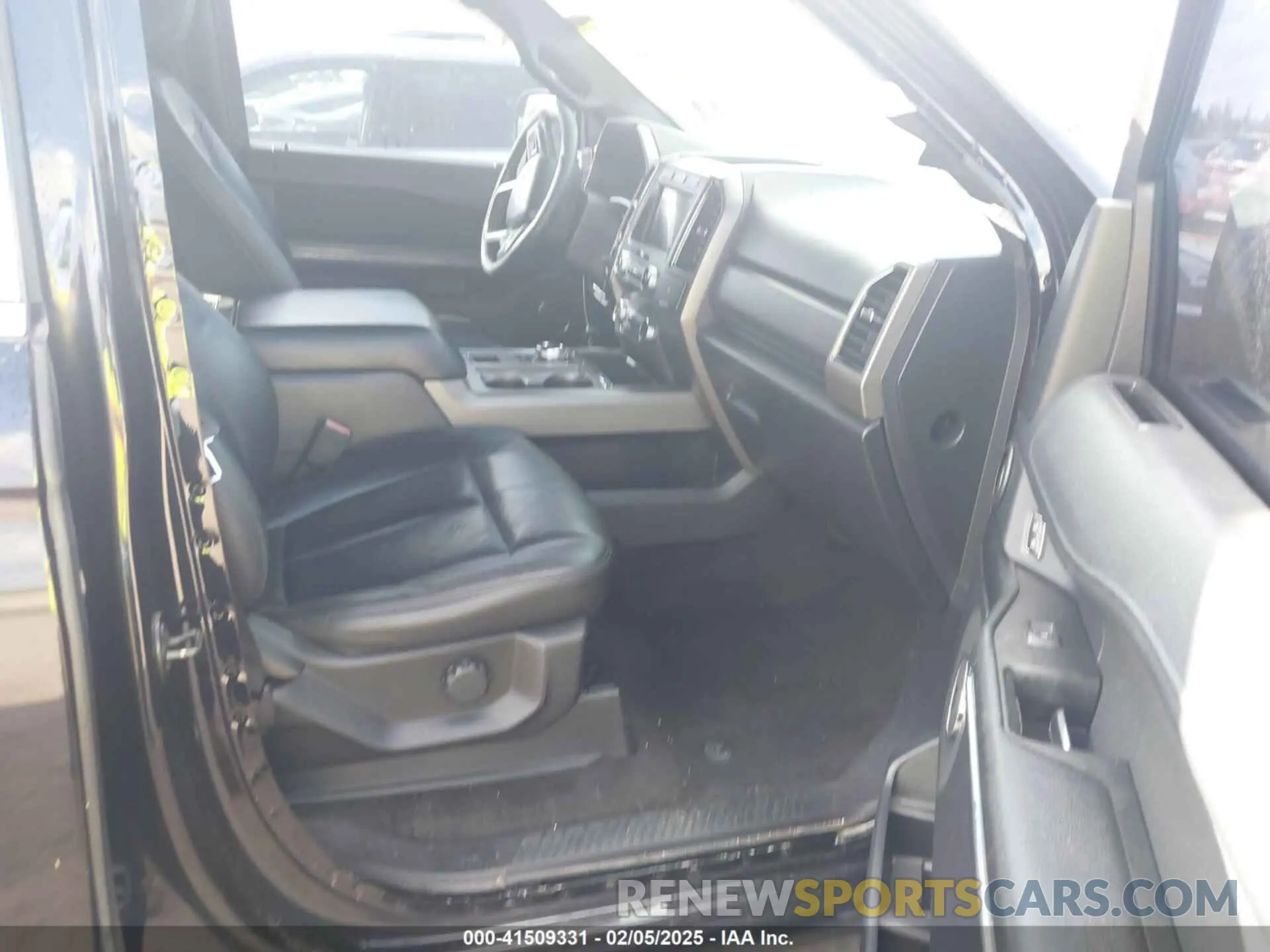 5 Photograph of a damaged car 1FMJK1HT8KEA27743 FORD EXPEDITION MAX 2019