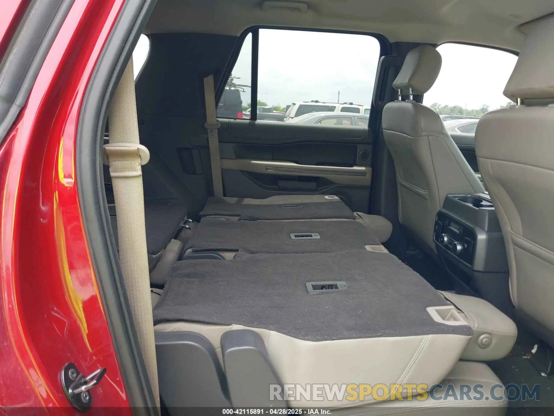 8 Photograph of a damaged car 1FMJK1HTXKEA73476 FORD EXPEDITION MAX 2019