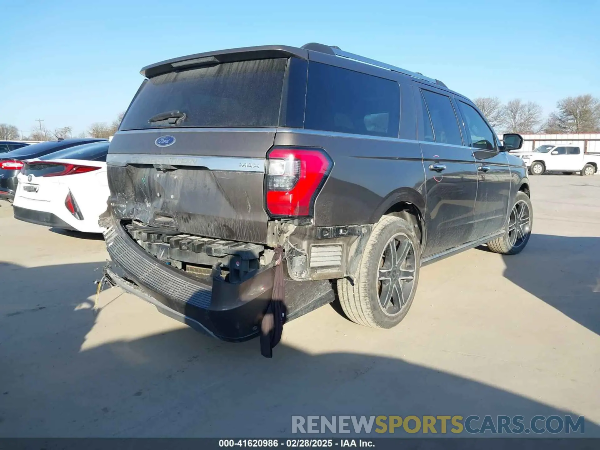 4 Photograph of a damaged car 1FMJK1KTXKEA75351 FORD EXPEDITION MAX 2019