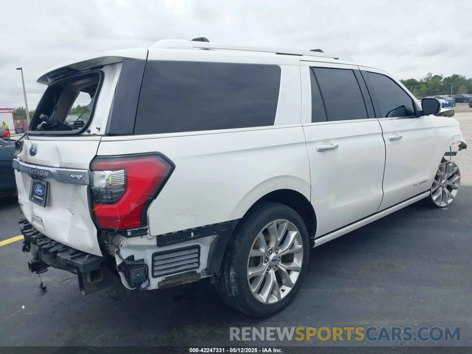 4 Photograph of a damaged car 1FMJK1LT3KEA56753 FORD EXPEDITION MAX 2019