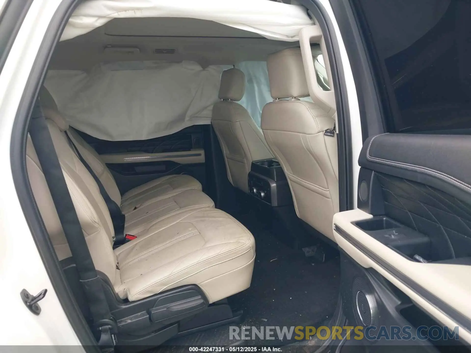 8 Photograph of a damaged car 1FMJK1LT3KEA56753 FORD EXPEDITION MAX 2019