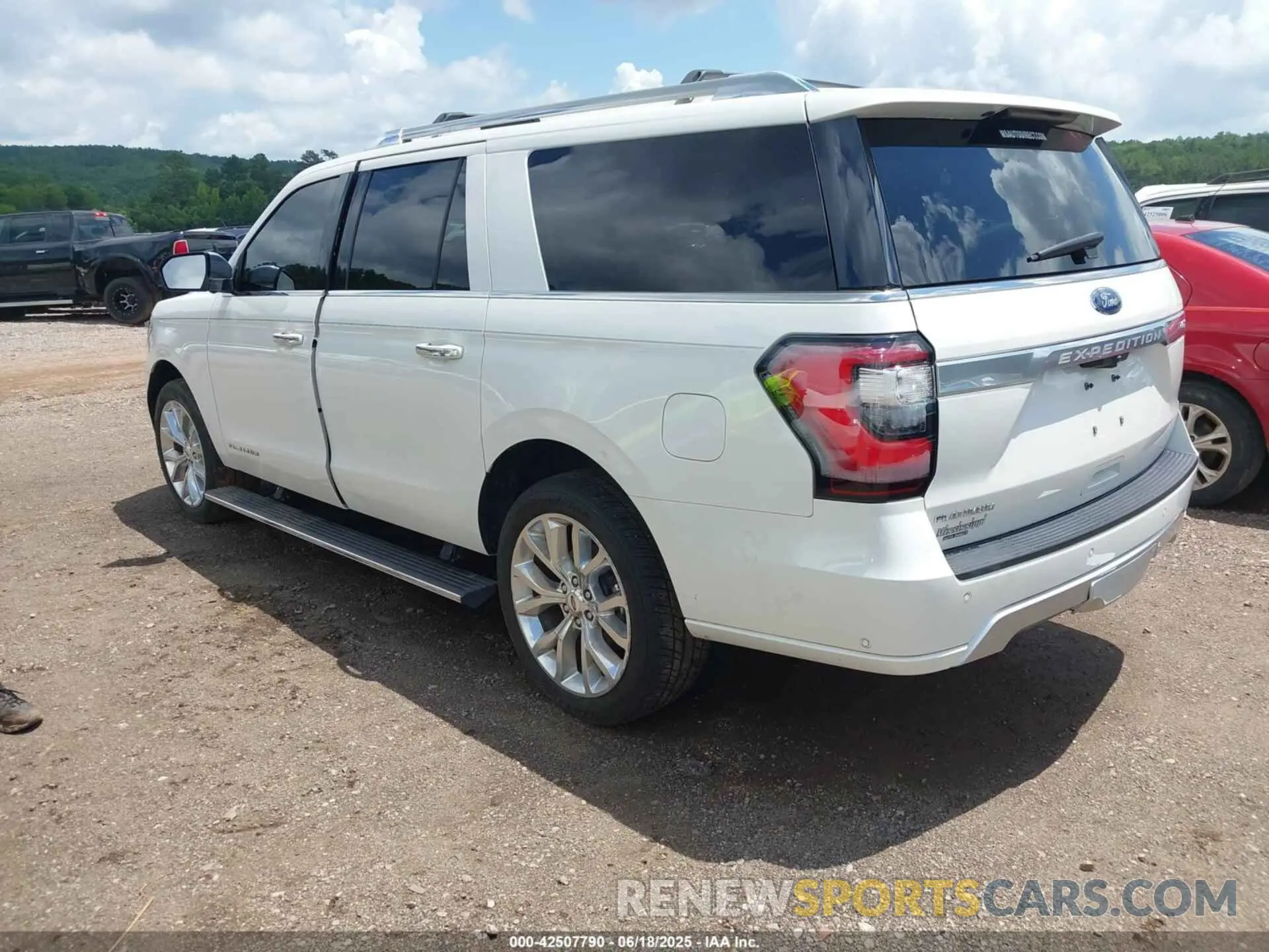 3 Photograph of a damaged car 1FMJK1LT4KEA87493 FORD EXPEDITION MAX 2019