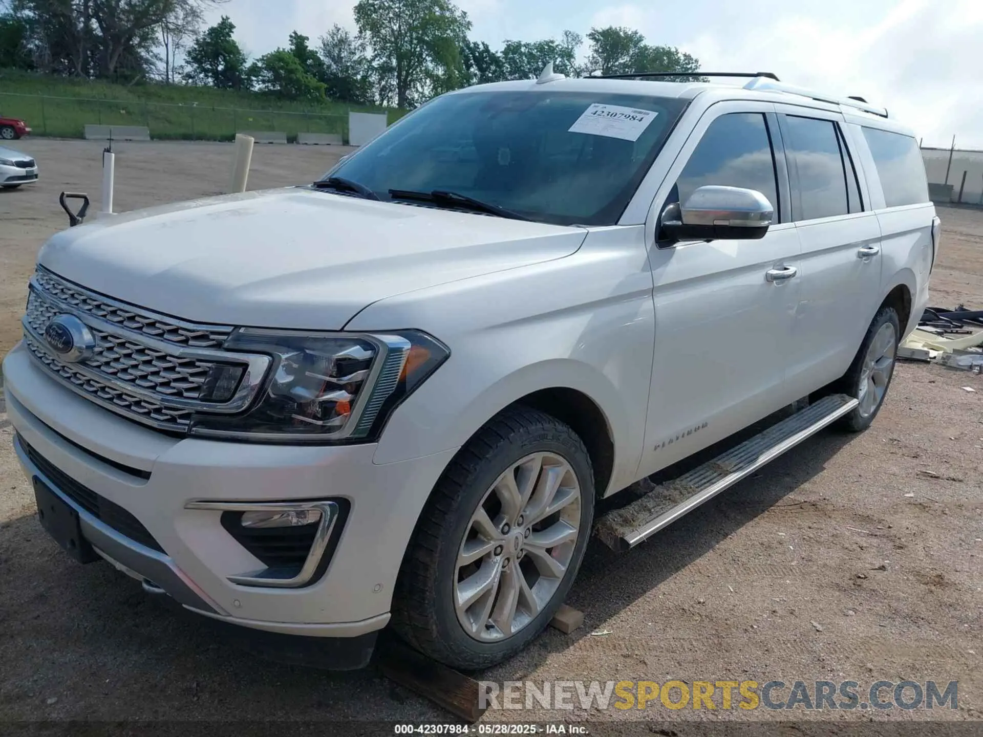 2 Photograph of a damaged car 1FMJK1MT9KEA54634 FORD EXPEDITION MAX 2019