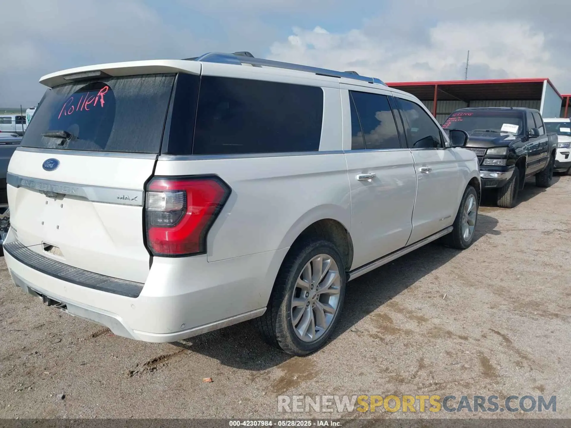 4 Photograph of a damaged car 1FMJK1MT9KEA54634 FORD EXPEDITION MAX 2019
