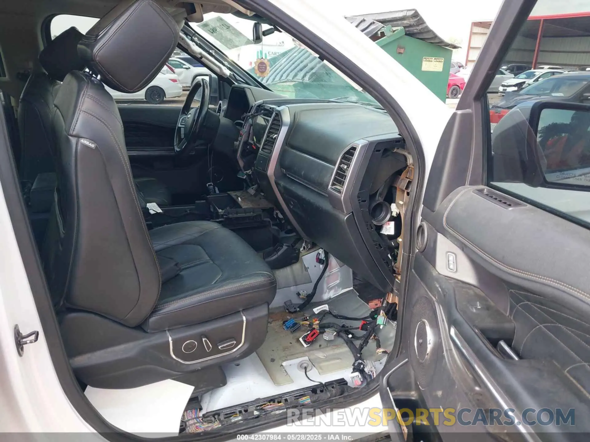 5 Photograph of a damaged car 1FMJK1MT9KEA54634 FORD EXPEDITION MAX 2019