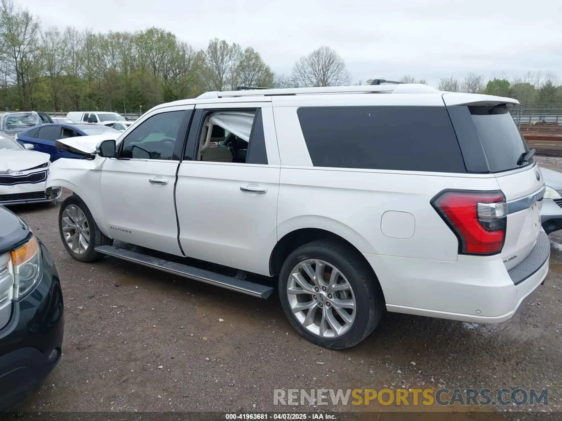 14 Photograph of a damaged car 1FMJK1MTXKEA29161 FORD EXPEDITION MAX 2019