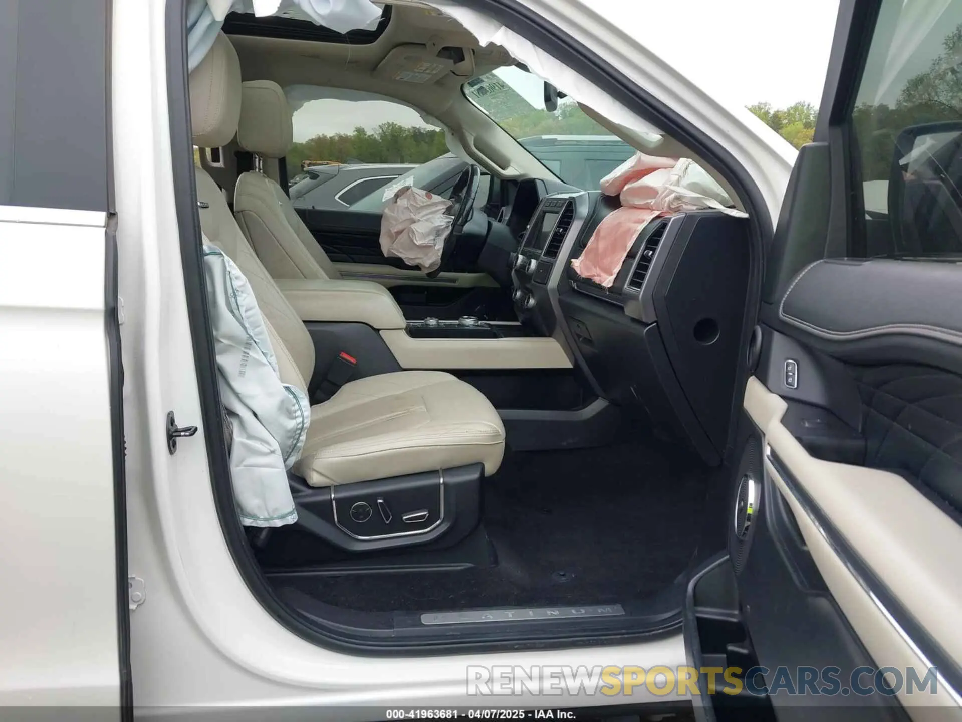 5 Photograph of a damaged car 1FMJK1MTXKEA29161 FORD EXPEDITION MAX 2019